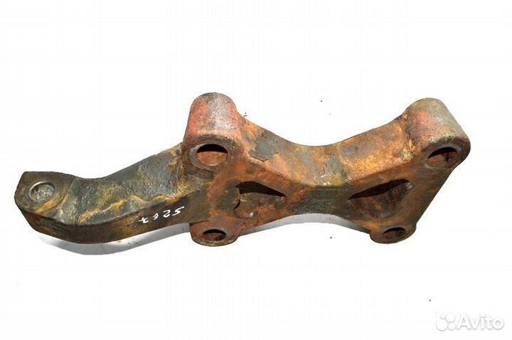 Кронштейн амортизатора ведущего моста, нижний прав