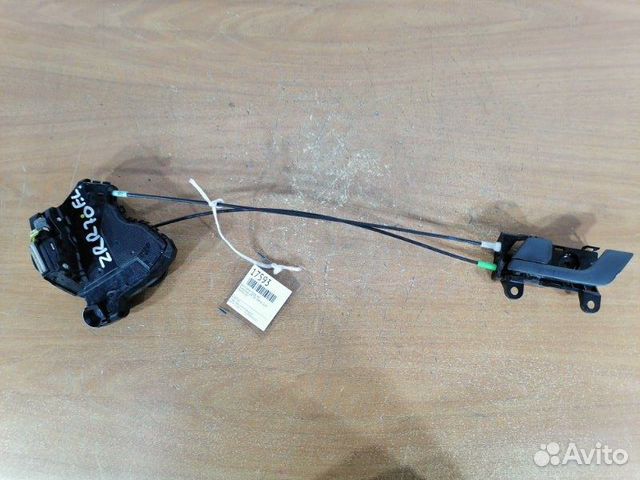 Замок двери передний левый Toyota Noah ZRR70G