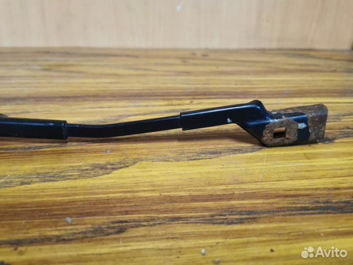 Поводок стеклоочистителя передний левый Volkswagen