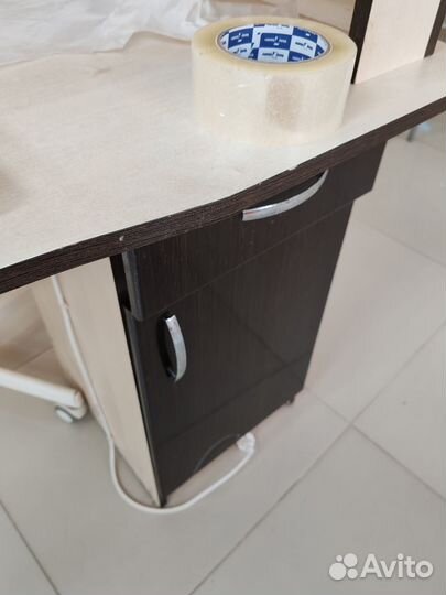 Стол маникюрный