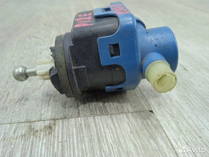 Моторчик корректора фары Nissan Primera P12E