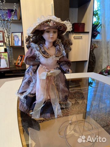 Кукла из форфора