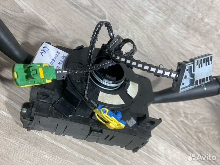 Блок подрулевых переключателей Peugeot Partner M59