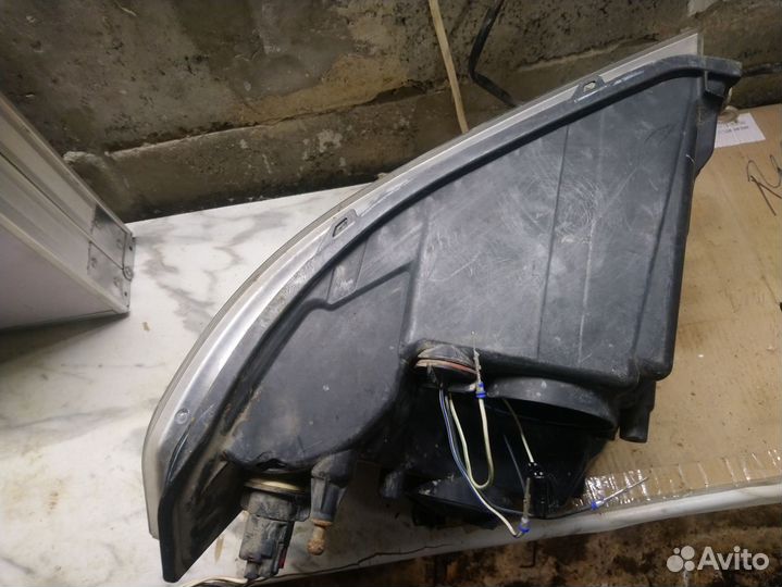 Dodge Ram фара правая