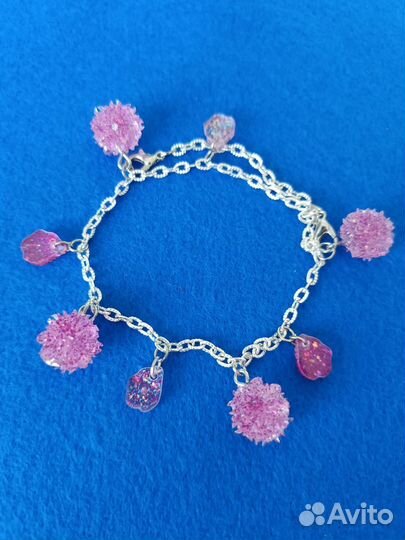 Браслет с подвесками розовые цветы
