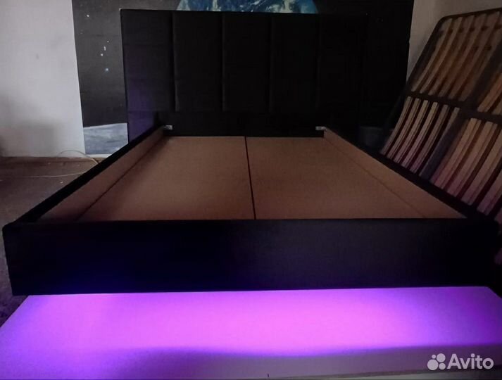 Порящая кровать