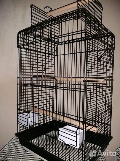 Клетка большая для крупного попугая