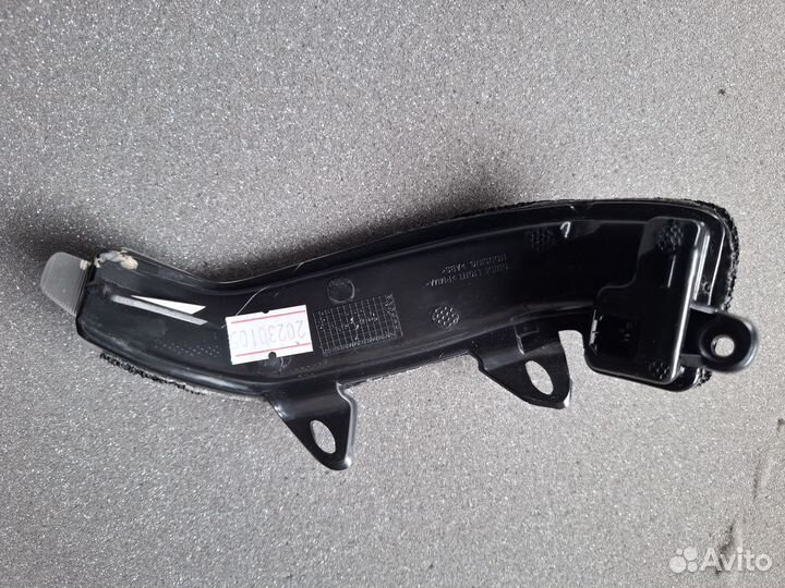 Поворотник в зеркало geely tugella