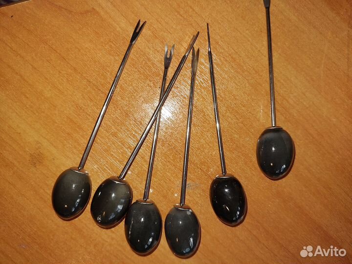 Блюдо и вилочки для оливок и маслин