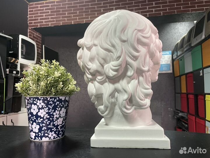Бюст гисповая скульптура