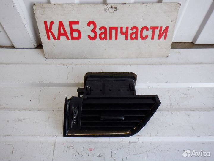 Дефлектор воздушный левый Skoda Octavia A7