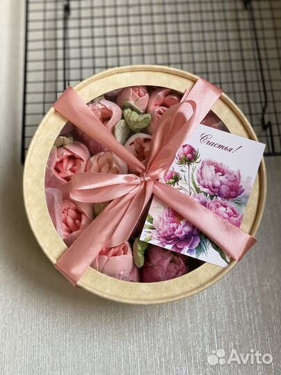 Зефирные тюльпаны в шляпной коробке