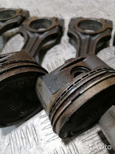 Поршень с шатуном E 124