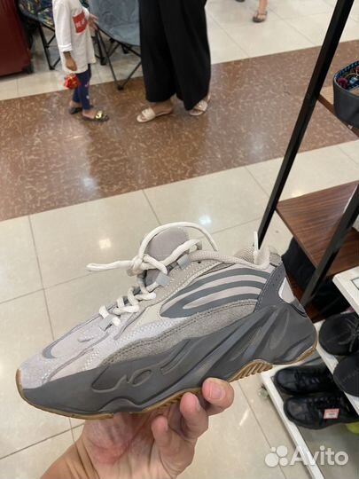 Кроссовки женские