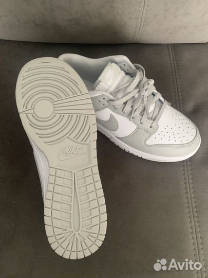 Кроссовки женские