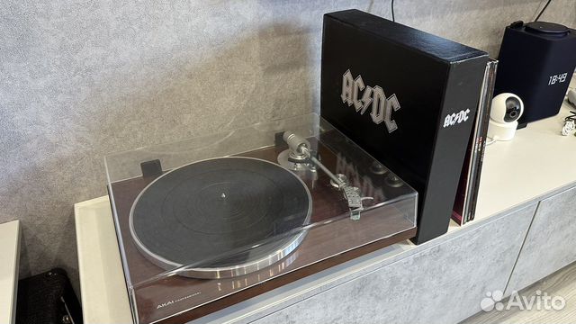 Проигрыватель винила akai BT500