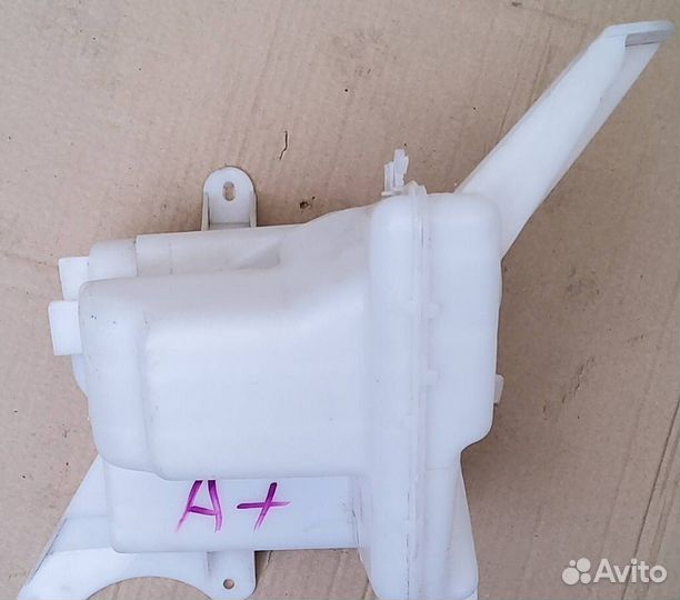 Бачок омывателя Toyota Corolla