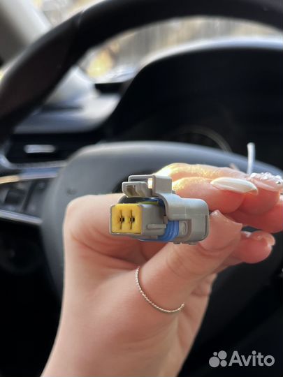 Разъем на клапан фазорегулятора Renault