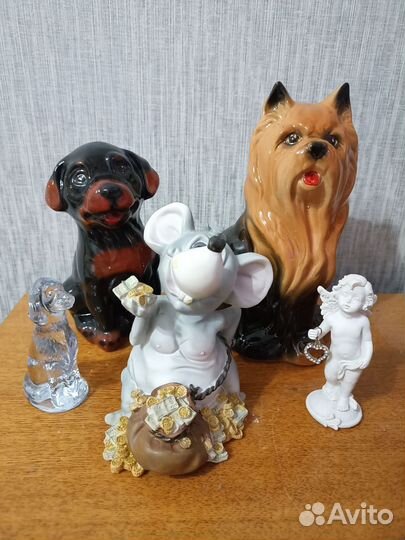 Копилки и статуэтки