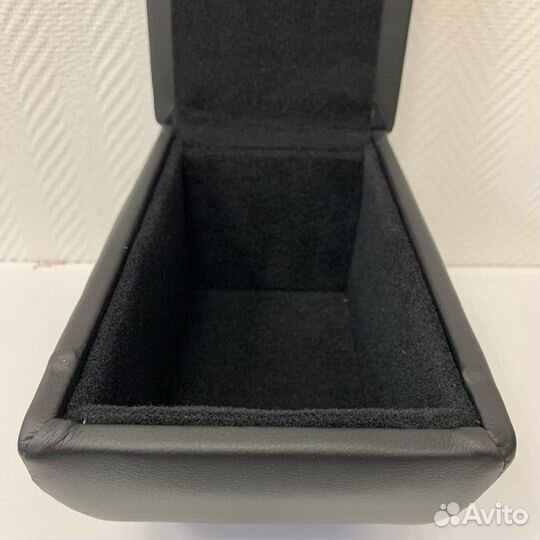 Штатный подлокотник Volkswagen polo VI (2020)