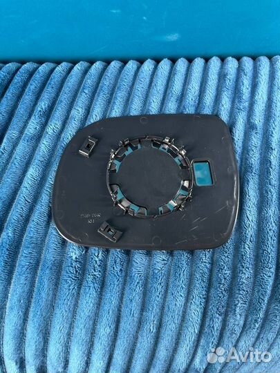 Зеркальный элемент правый toyota hilux vigo 04-08