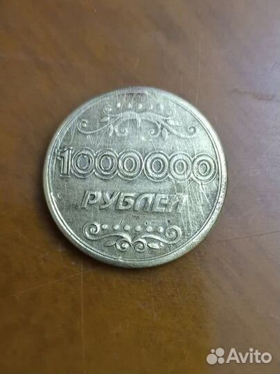 Монета Ленина голова в лево