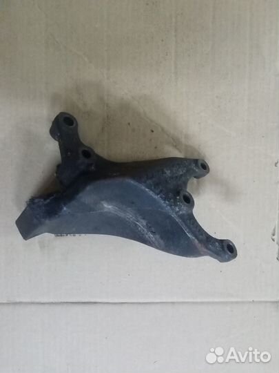 Кронштейн насоса гур transporter t4 2.0 /1.9