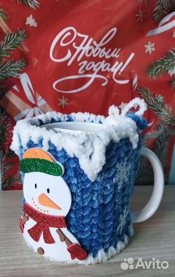 Новогодние игрушки, кружки и футляры