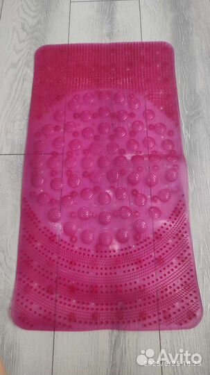 Антискользящий коврик в ванную