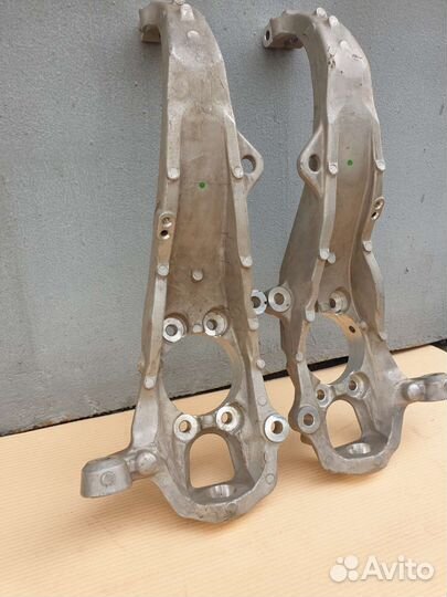 Кулак передний Infiniti Ex35 J50 VQ35HR новый