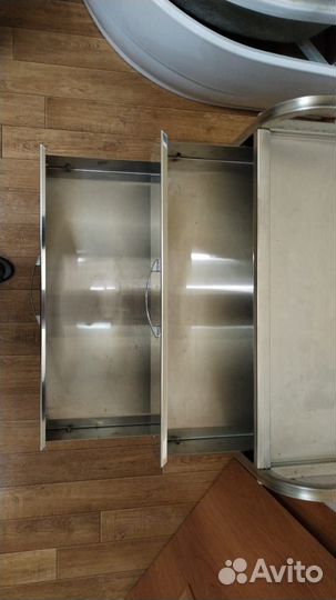 Манипуляционный столик