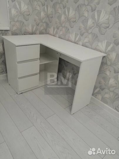 Угловой компьютерный стол