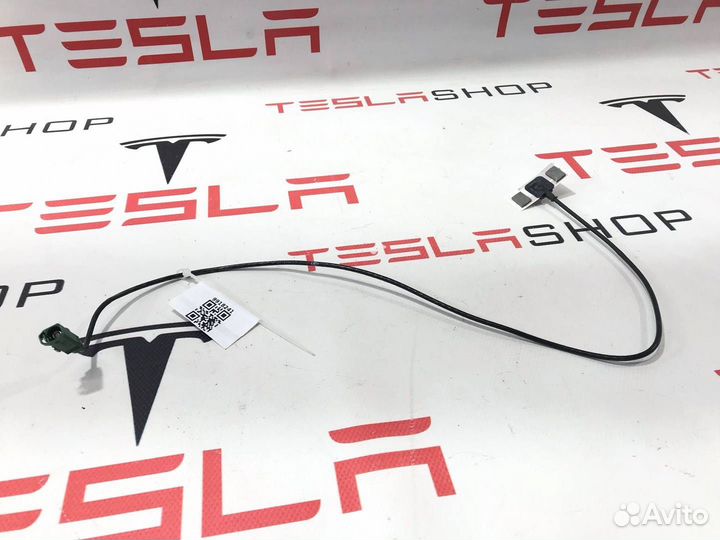Bluetooth антенна Tesla Model S 2015 1052393-00-B