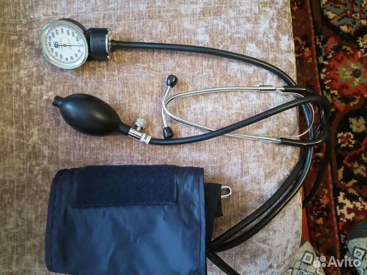 Манометр рабочий в отличном состоянии для измерени