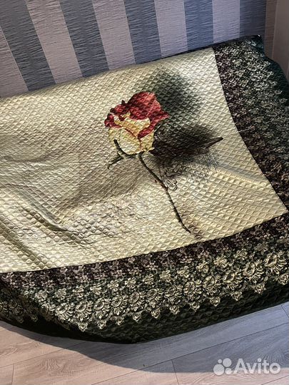 Покрывало новое,шелк расцветка 3d.размеры 200/220