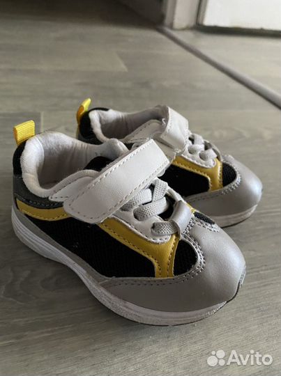 Кроссовки детские