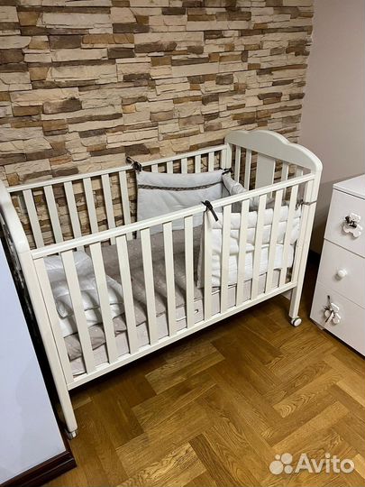 Детская кроватка с комодом