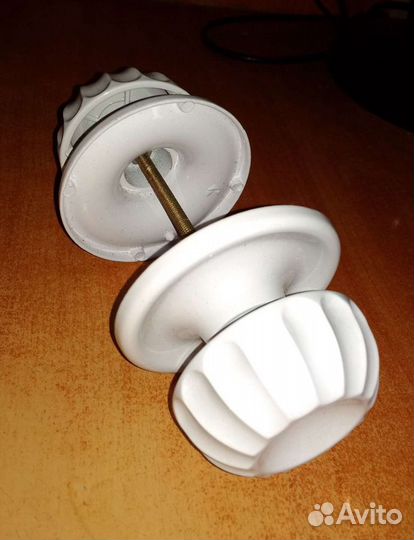 Ручки на двери новые