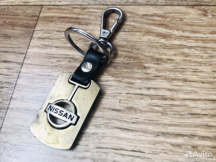 Брелок nissan
