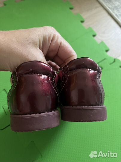 Полуботинки лаковые для девочки 25