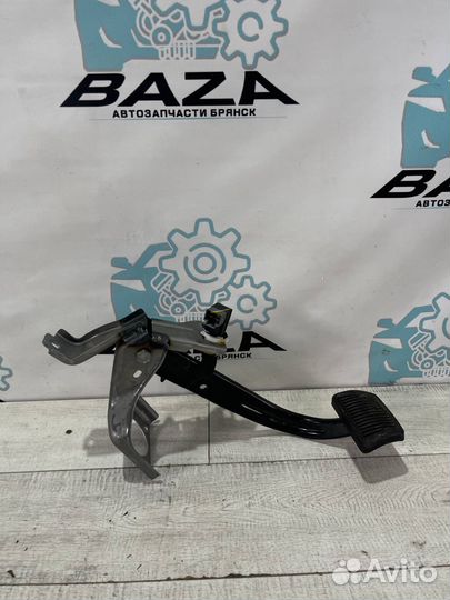 Педаль тормоза Hyundai Solaris