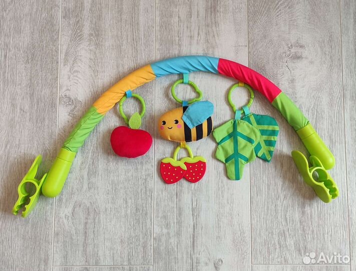 Дуга с игрушками