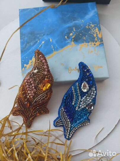 Брошь ручной работы из бисера