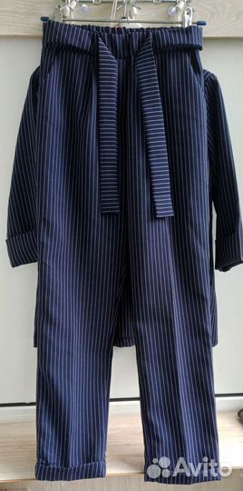 Деловой костюм для девочки 36 размер,новый