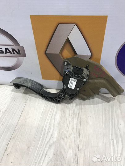 Педаль газа Renault logan 2