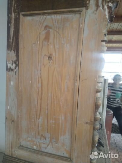 Старинный сервант из массива