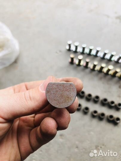 Шпильки с гайками на Ваз Нива. Новые