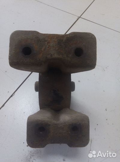 Hyundai Elantra IV опора двигателя задняя