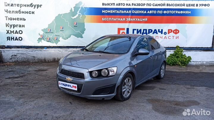 Стекло лобовое Chevrolet Aveo (T300) 42444224. Ско