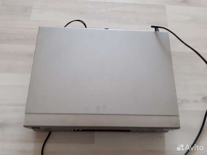 Видеомагнитофон JVC